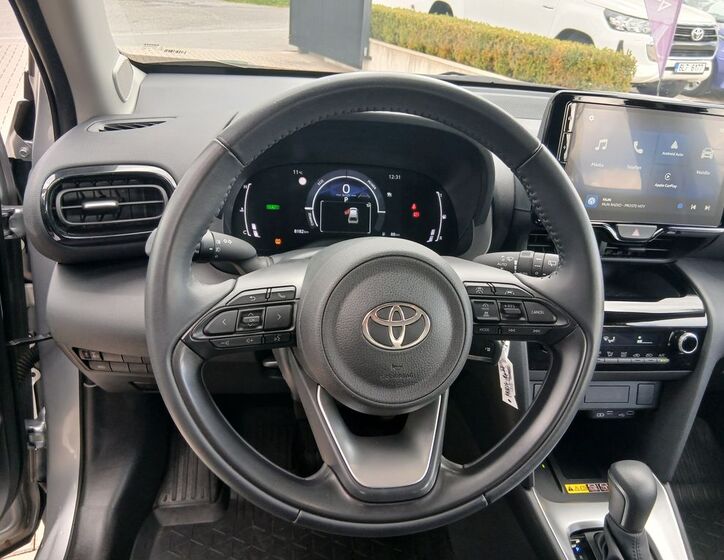 Toyota Yaris Cross 18