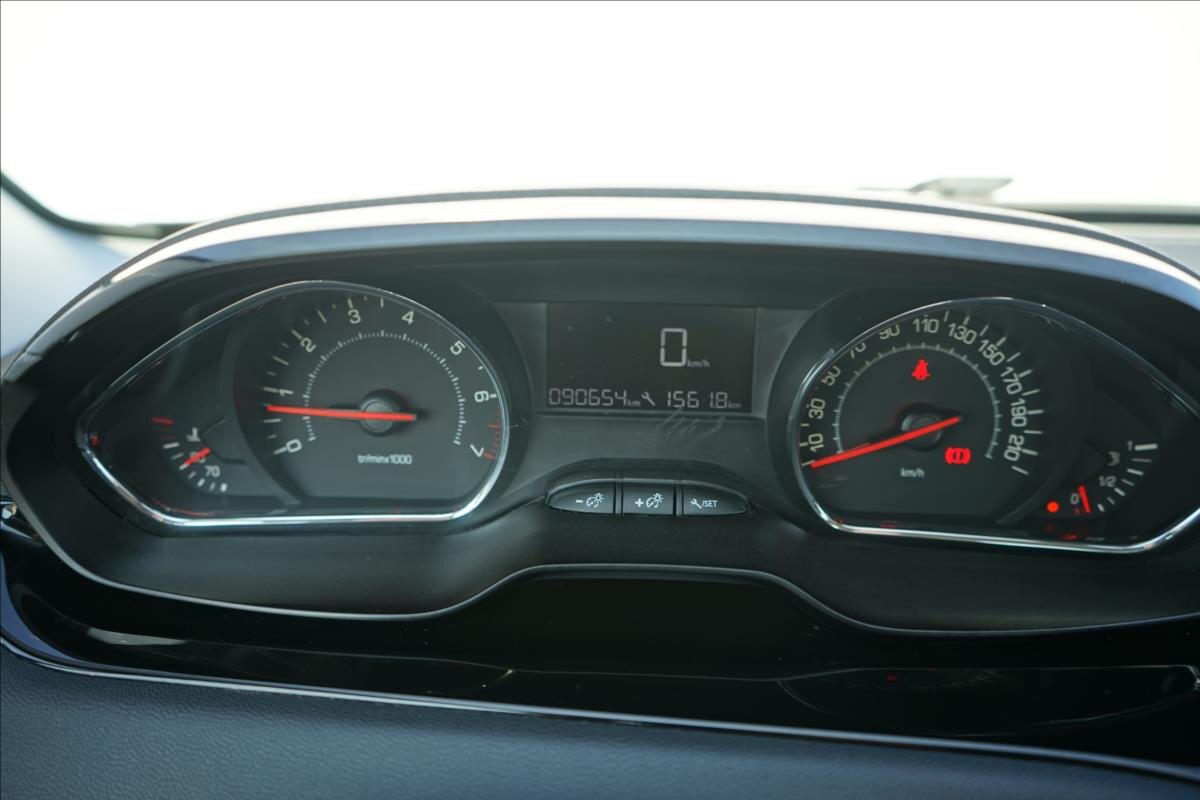 Peugeot 208 Hatchback 1,2 l 60 kw