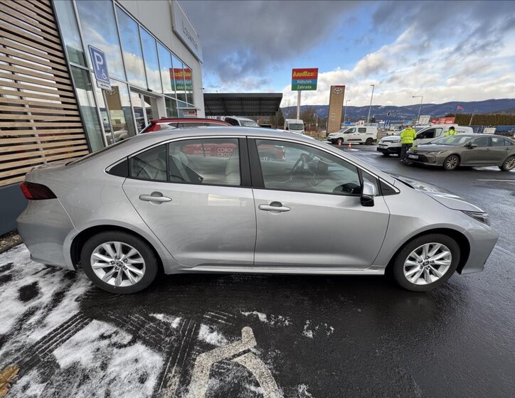 Toyota Corolla Sedan / Limuzína 1,8 l 72 kw