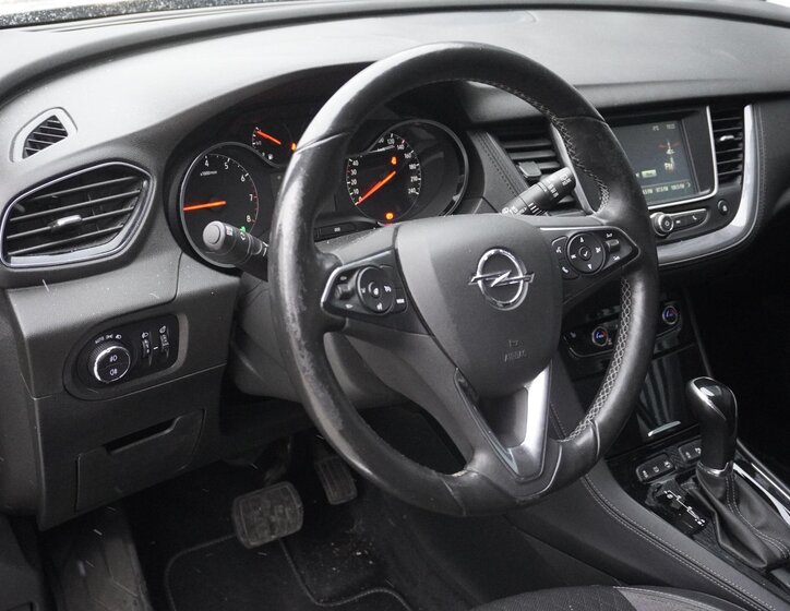 Opel Grandland X SUV 1,2 l 96 kw