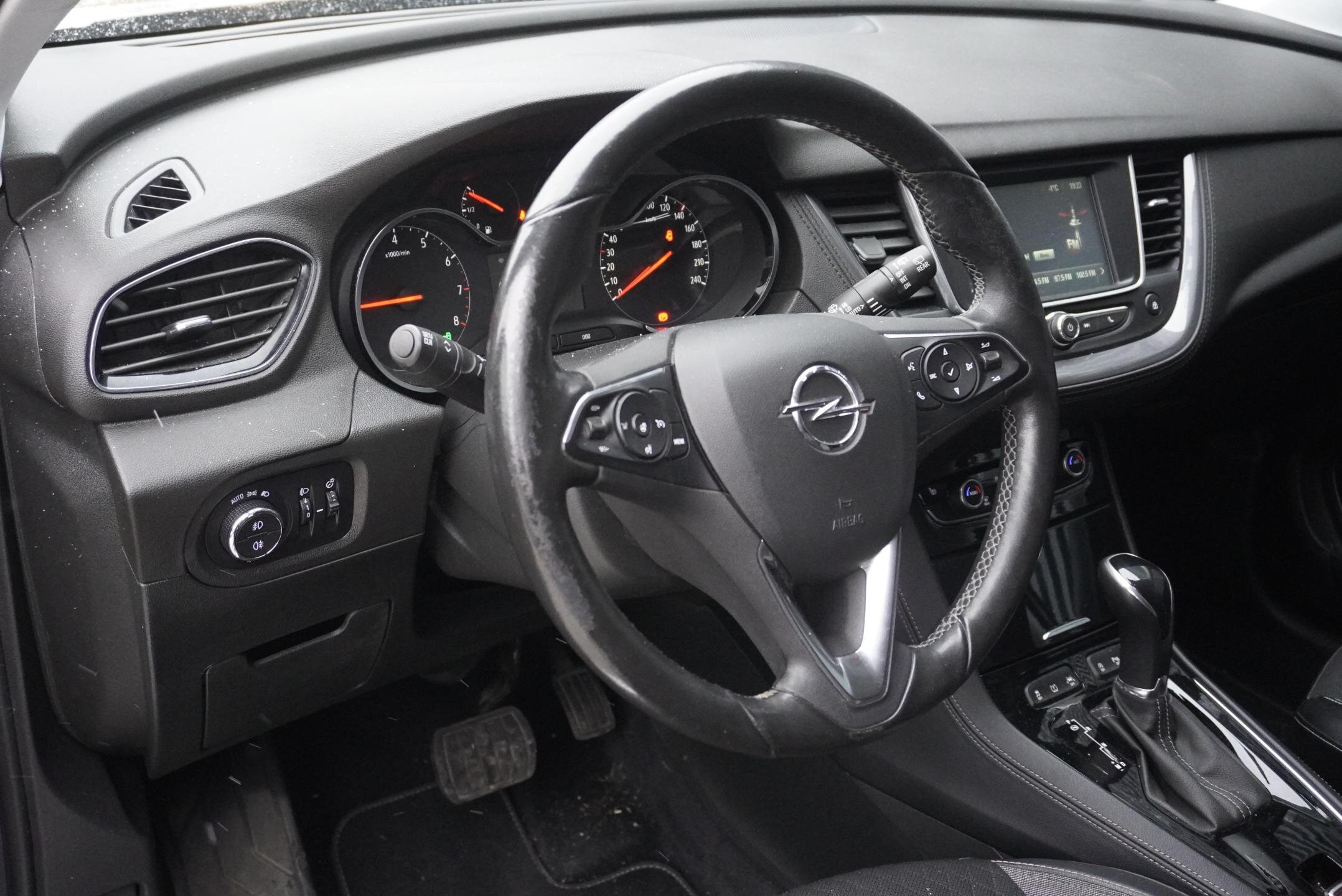 Opel Grandland X SUV 1,2 l 96 kw