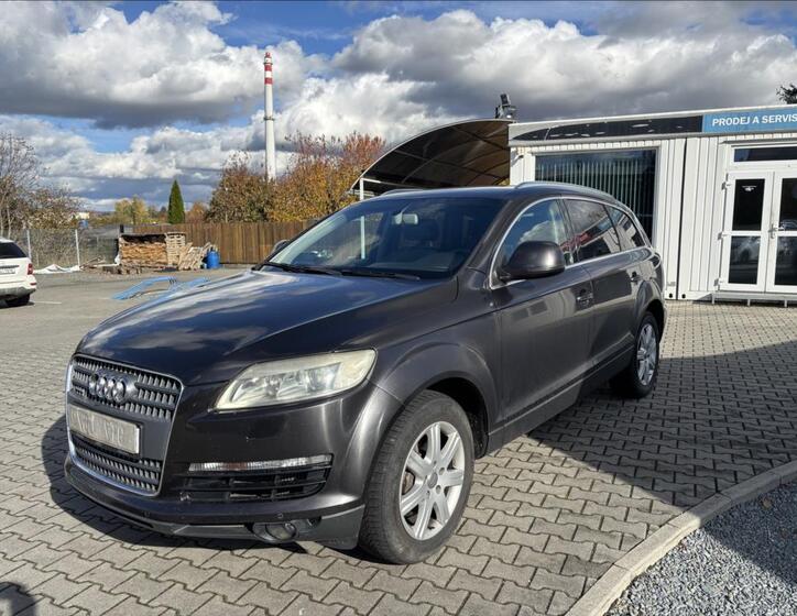 Audi Q7 1