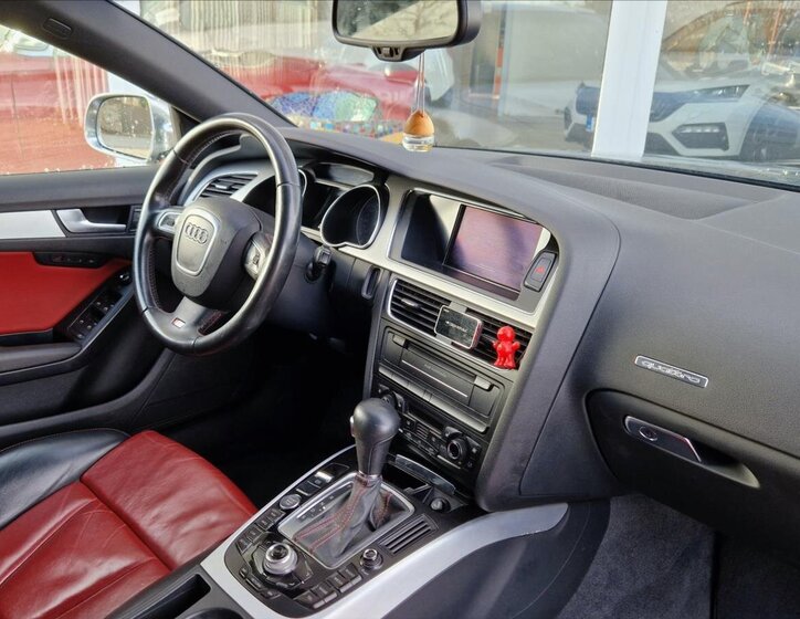 Audi S5 Sedan 3,0 l 245 kw