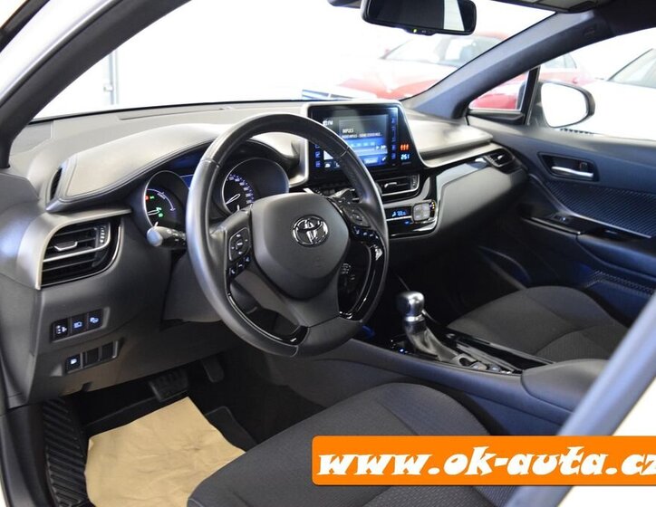 Toyota C-HR Hatchback 1,8 l 0
