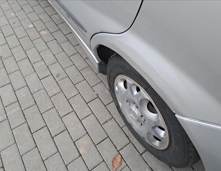 Nissan Almera Tino 20