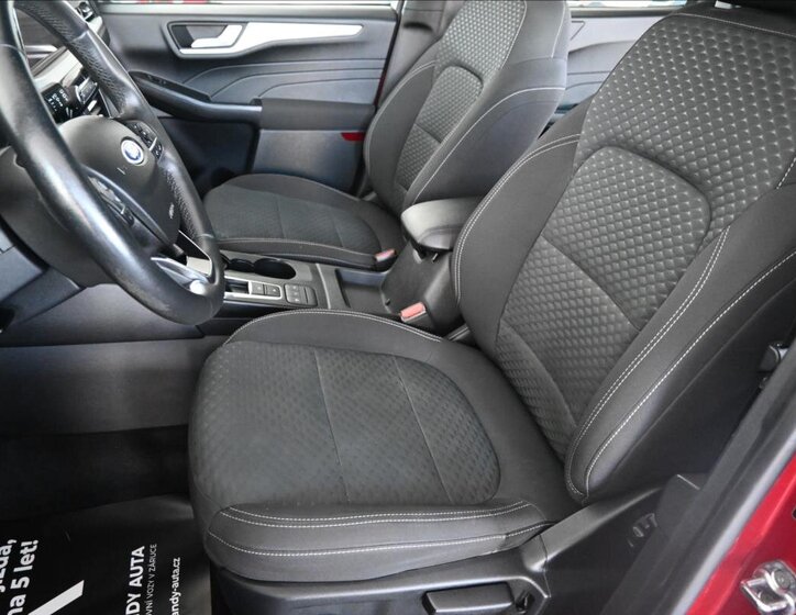 Ford Kuga SUV / Terénní 1,5 l 88 kw