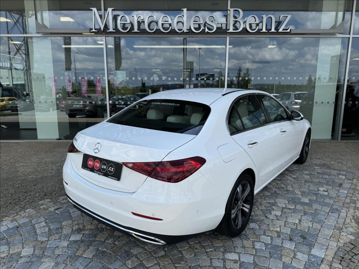 Mercedes-Benz Třídy C Sedan 2,0 l 147 kw