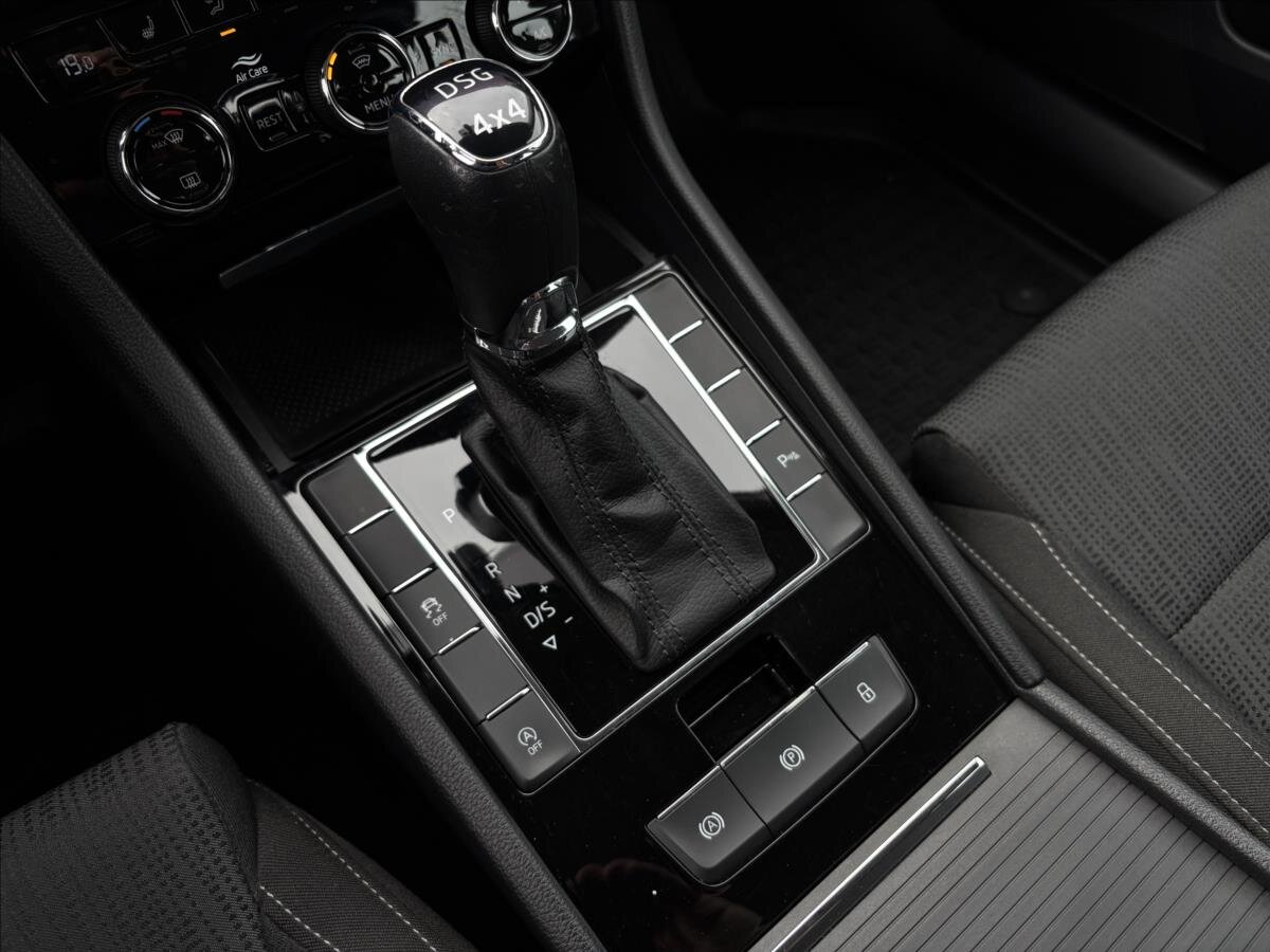 Škoda Superb Sedan / Limuzína 2,0 l 140 kw