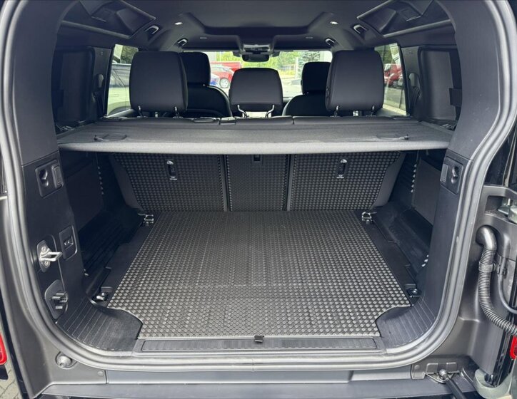 Land Rover Defender 31