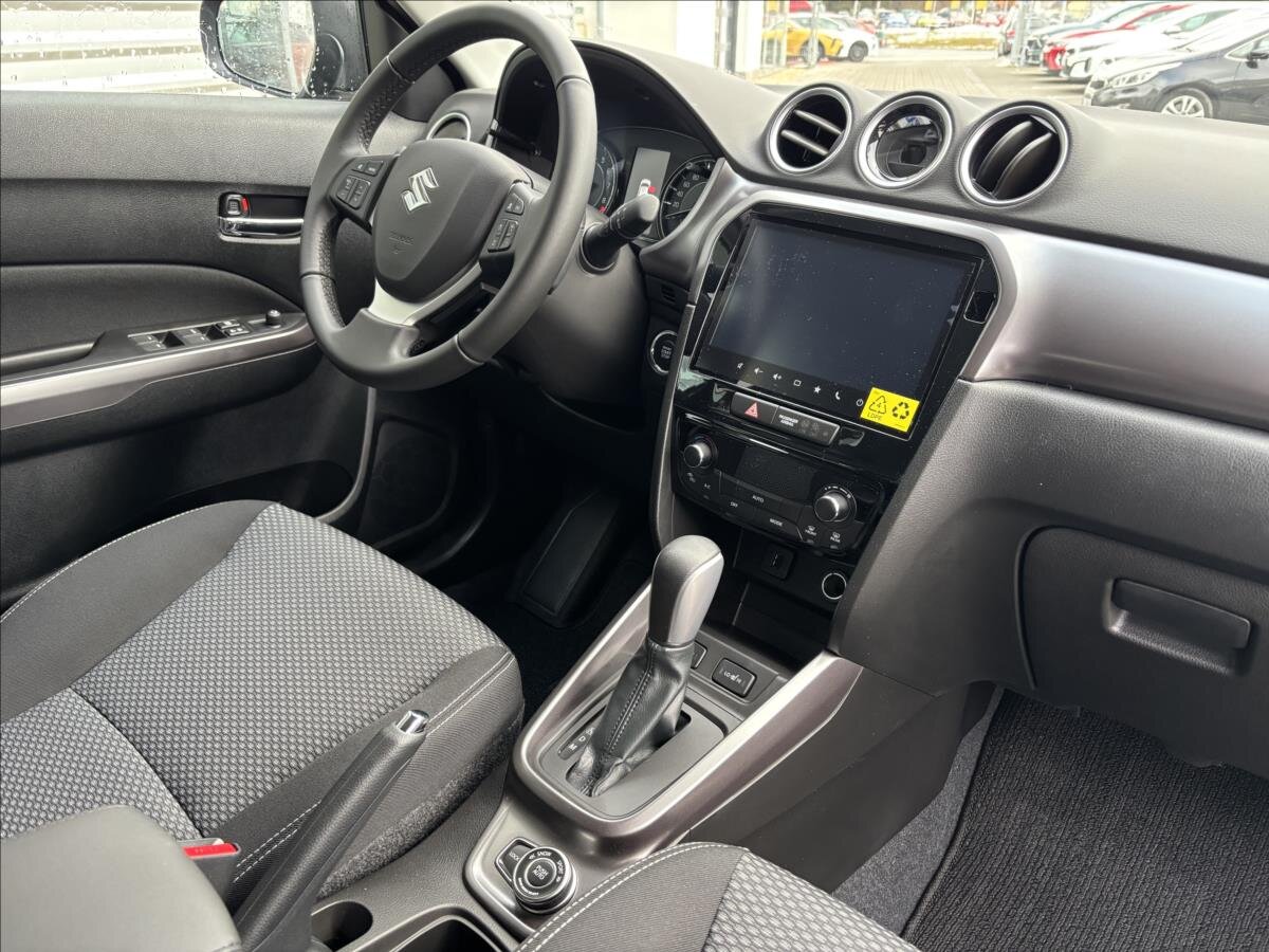 Suzuki Vitara SUV 1,4 l 81 kw