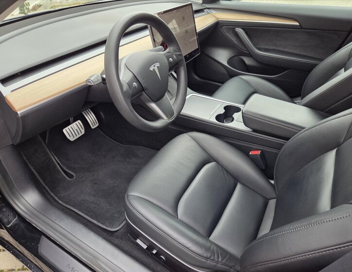 Tesla Model 3 Sedan 0,0 377 kw