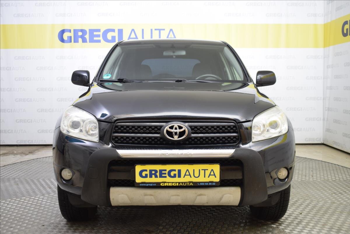 Toyota RAV4 SUV / Terénní 2,0 l 112 kw