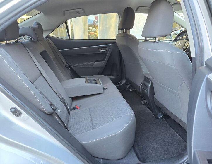 Toyota Corolla Sedan / Limuzína 1,6 l 97 kw