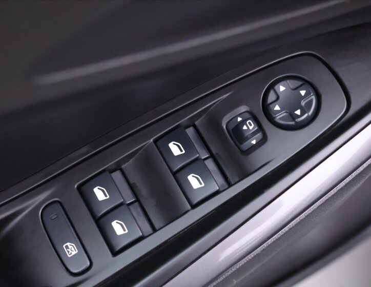 Opel Grandland X SUV 1,6 l 147 kw