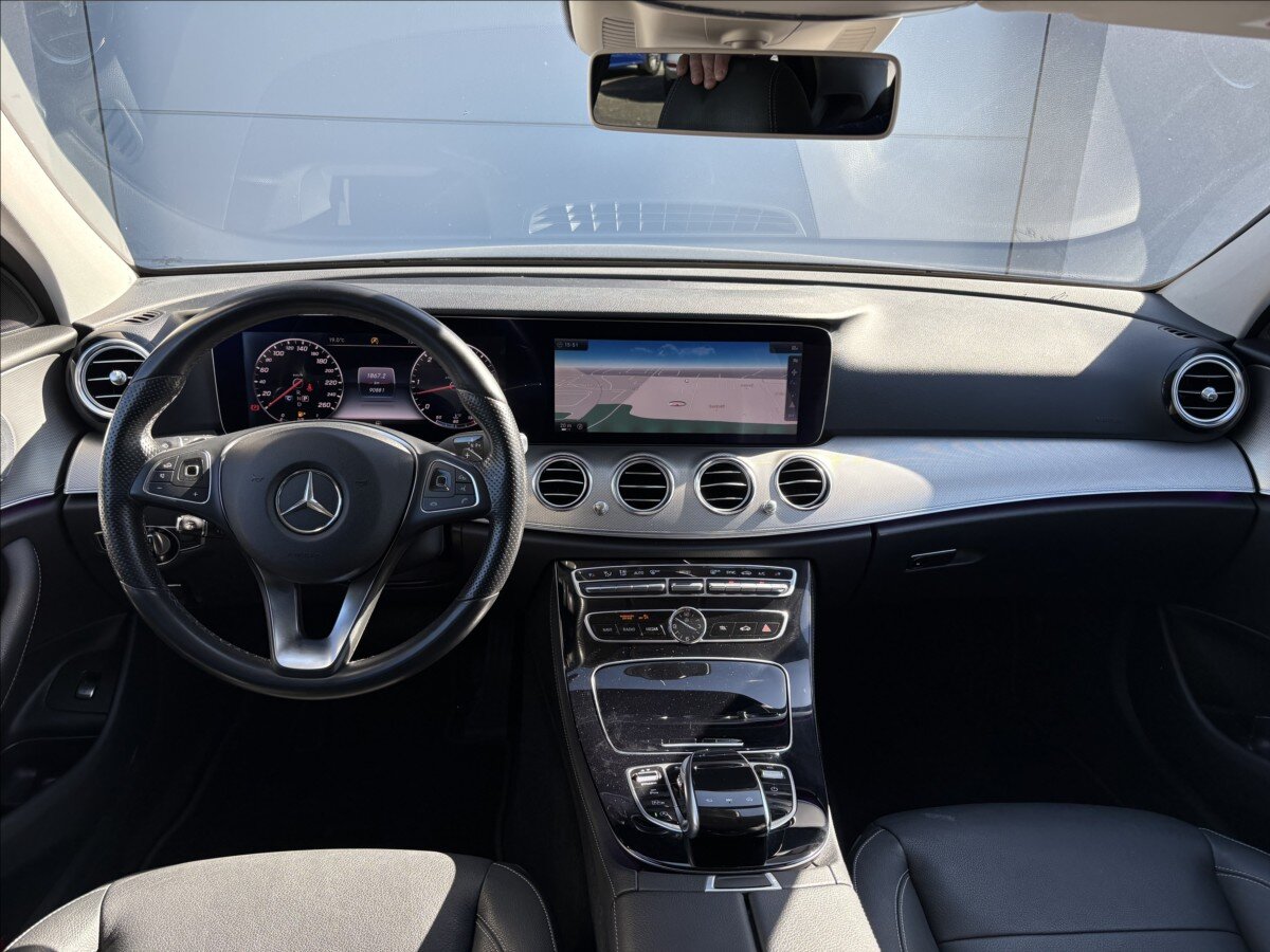 Mercedes-Benz Třídy E Sedan / Limuzína 3,0 l 190 kw