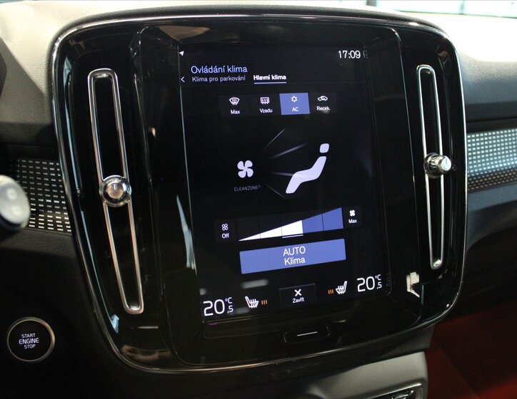 Volvo XC40 SUV / Terénní 2,0 l 140 kw