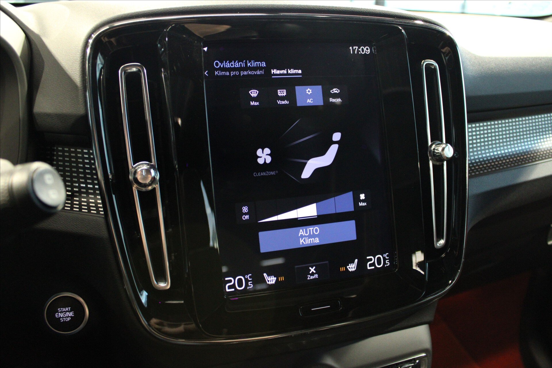 Volvo XC40 SUV / Terénní 2,0 l 140 kw