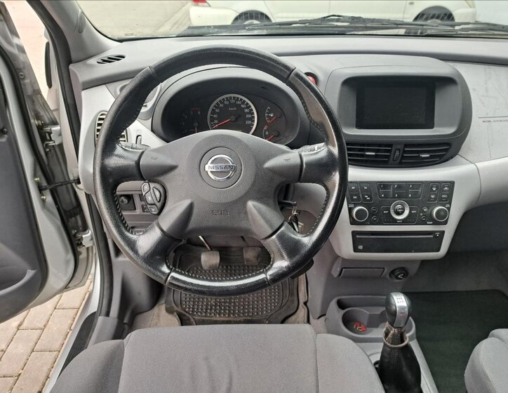 Nissan Almera Tino 24