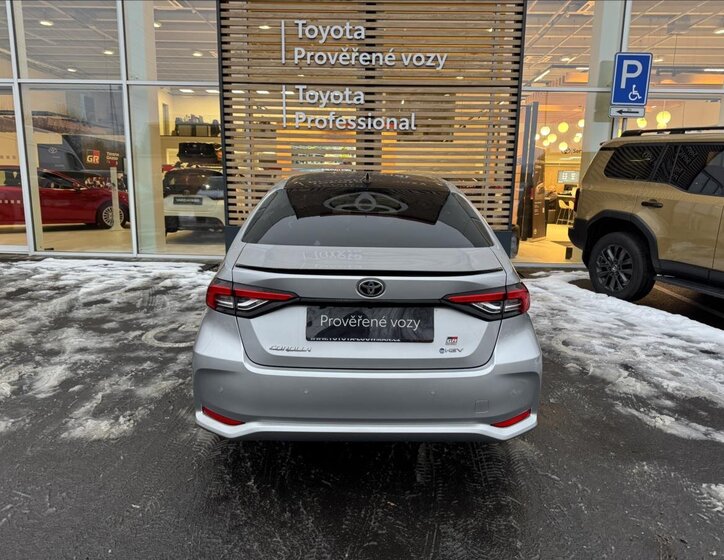 Toyota Corolla Sedan / Limuzína 1,8 l 72 kw