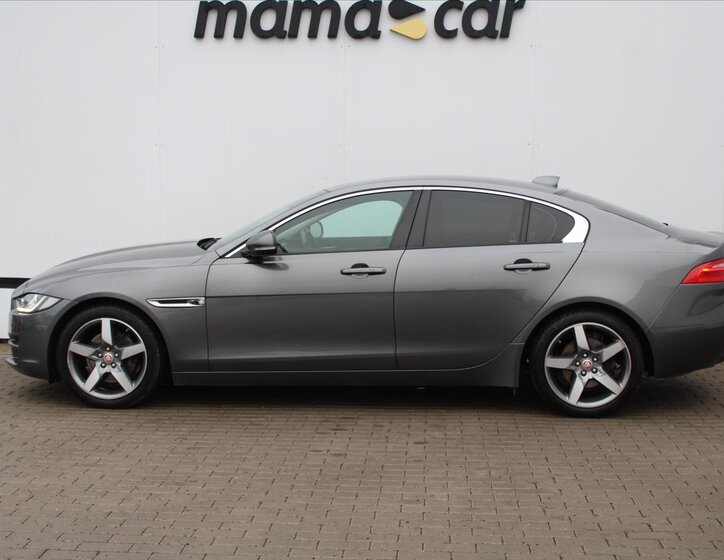 Jaguar XE 4