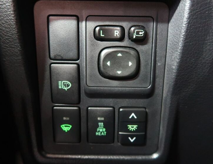 Toyota Land Cruiser 26