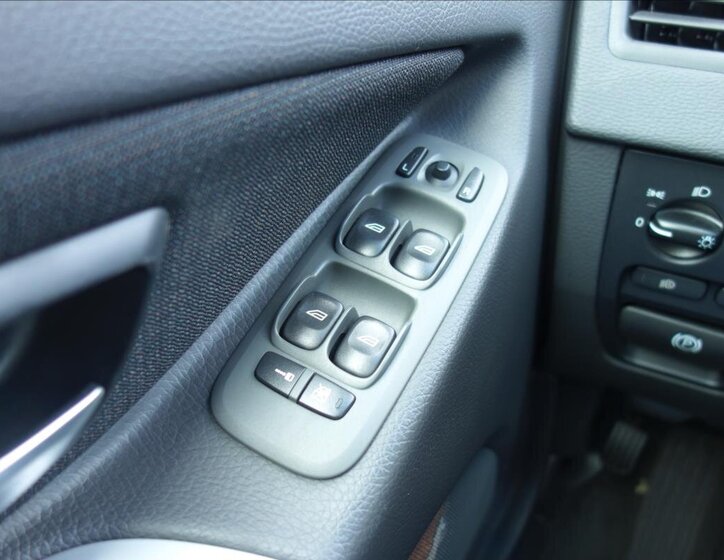 Volvo XC90 SUV 2,4 l 147 kw