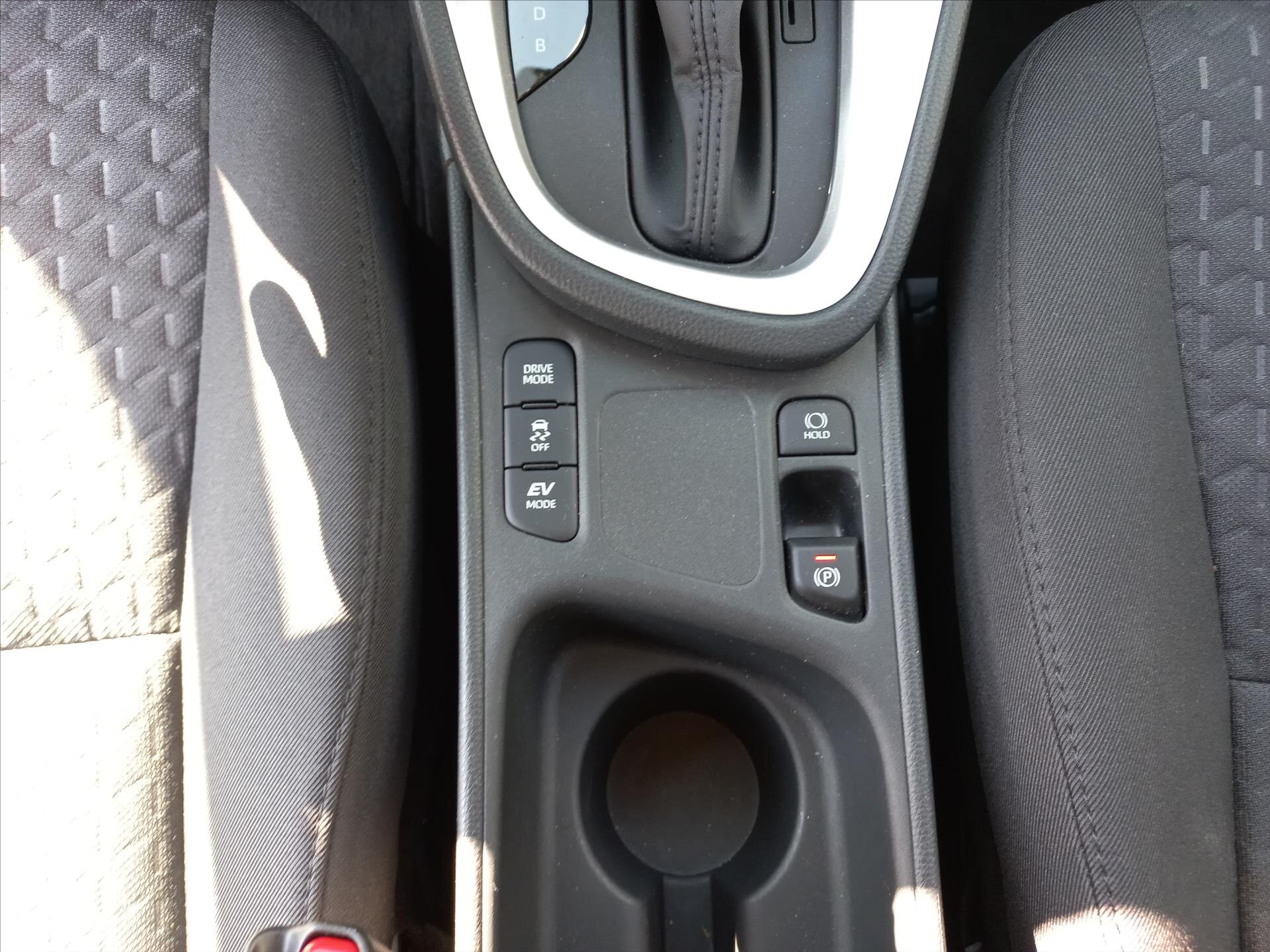 Toyota Yaris Cross CUV / Crossover 1,5 l 68 kw