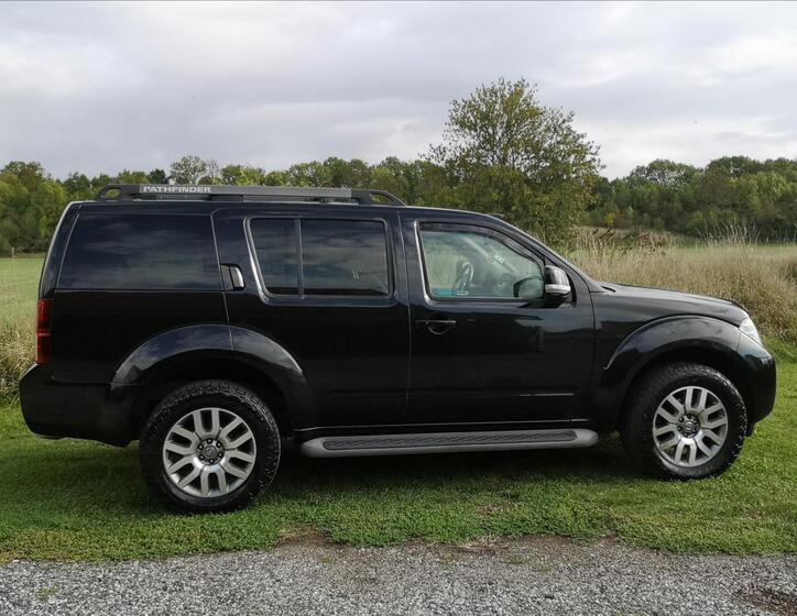 Nissan Pathfinder 35