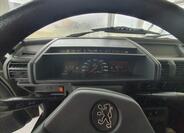 Peugeot 305 11