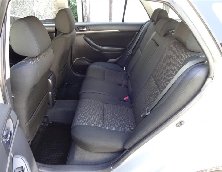 Toyota Avensis Kombi 2,0 l 93 kw