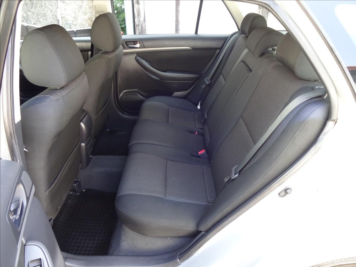 Toyota Avensis Kombi 2,0 l 93 kw