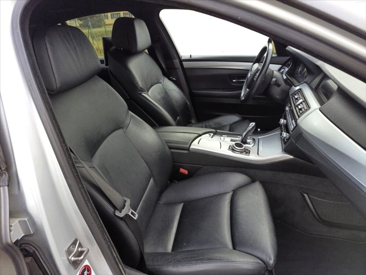 BMW Řada 5 Sedan 3,0 l 180 kw