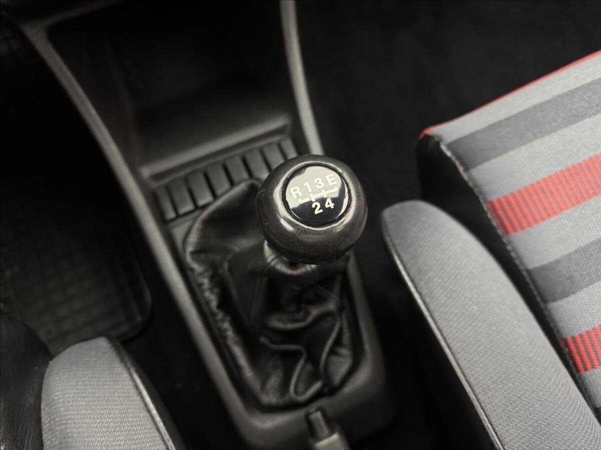 Volkswagen Golf Sedan / Limuzína 1,8 l 79 kw