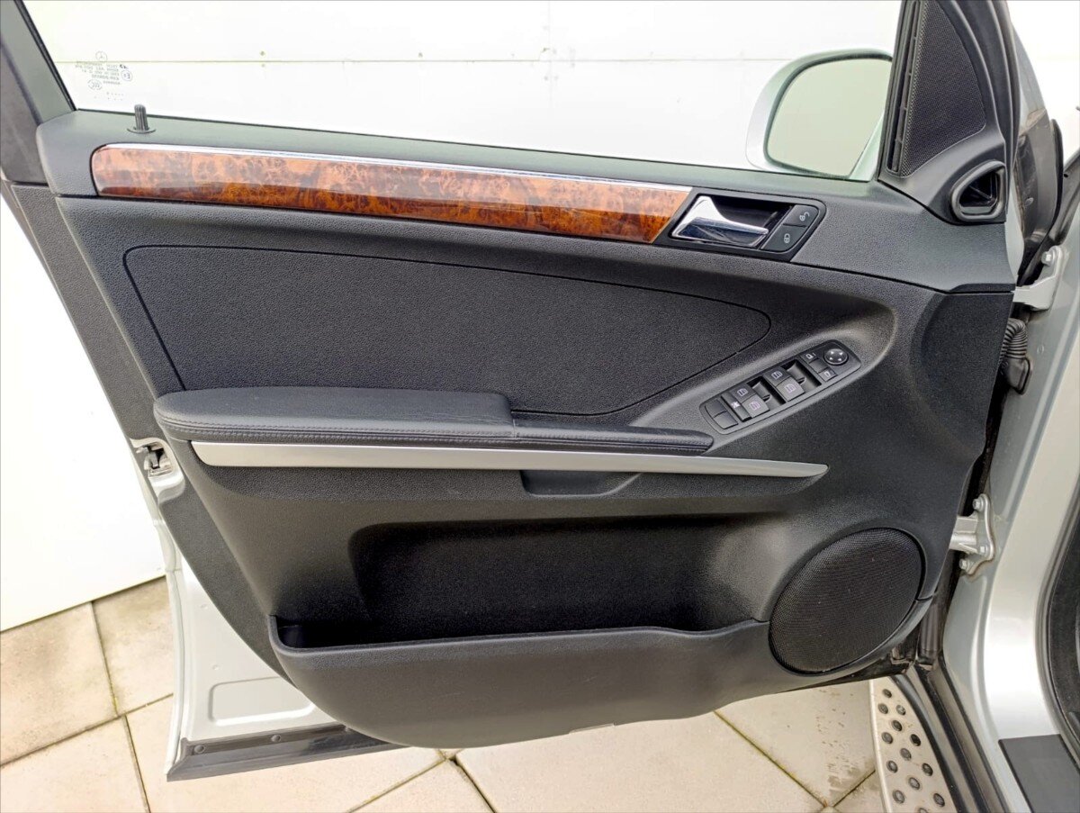 Mercedes-Benz Třídy M SUV 3,0 l 165 kw