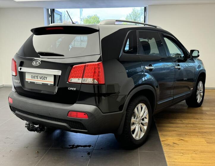 KIA Sorento 4