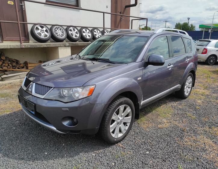 Mitsubishi Outlander 1