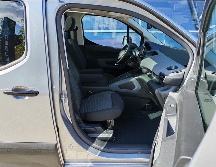 Peugeot Rifter MPV 1,5 l 96 kw