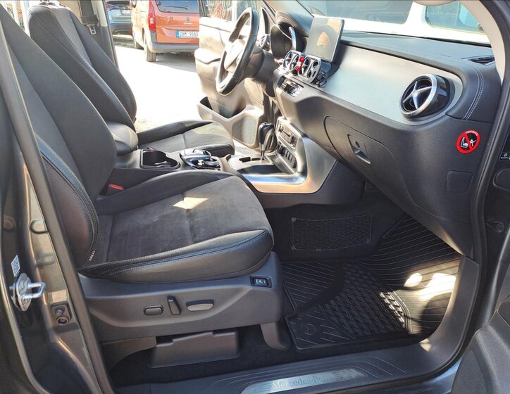 Mercedes-Benz Třídy X 9
