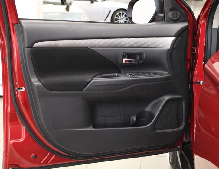 Mitsubishi Outlander SUV / Terénní 2,0 l 110 kw