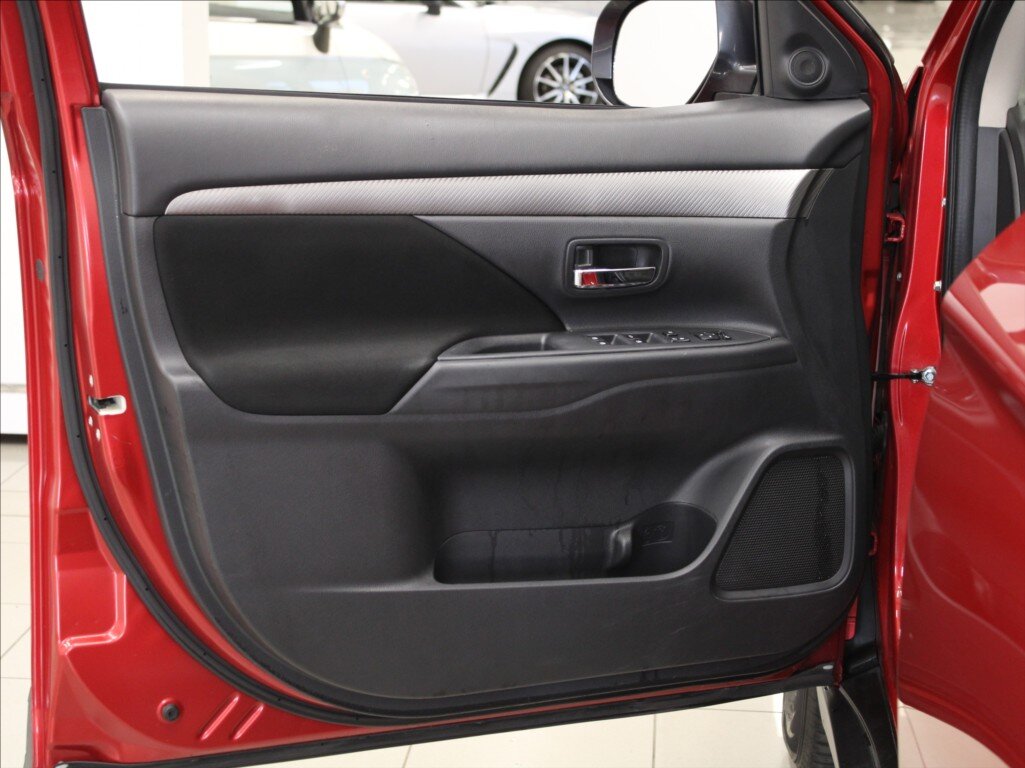 Mitsubishi Outlander SUV / Terénní 2,0 l 110 kw