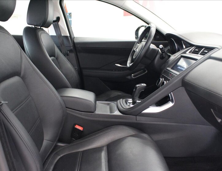 Jaguar E-Pace SUV 2,0 l 183 kw