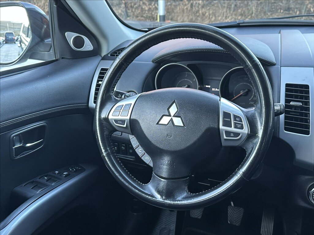 Mitsubishi Outlander SUV / Terénní 2,3 l 130 kw
