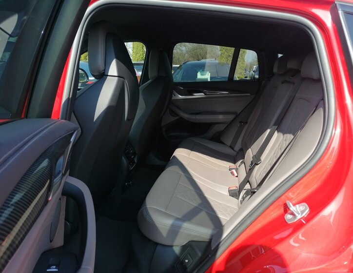 BMW X4 SUV / Terénní 3,0 l 375 kw