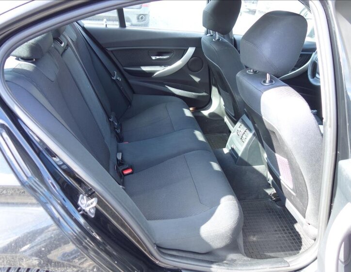 BMW Řada 3 Sedan / Limuzína 2,0 l 105 kw