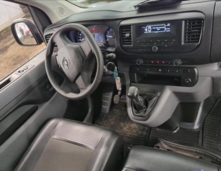 Opel Vivaro 4