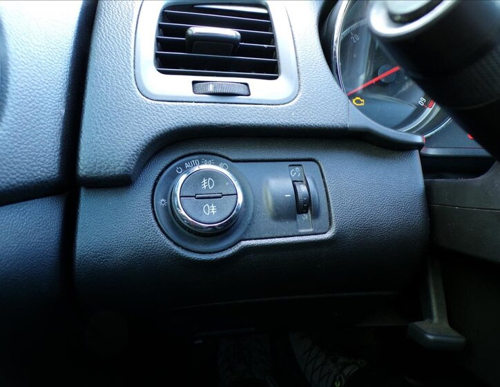 Opel Insignia Kombi 2,0 l 118 kw