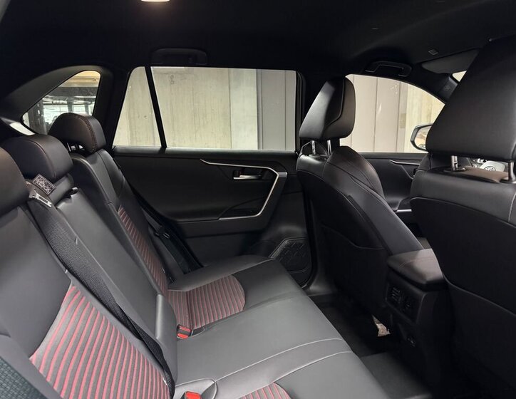 Toyota RAV4 SUV 2,5 l 228 kw