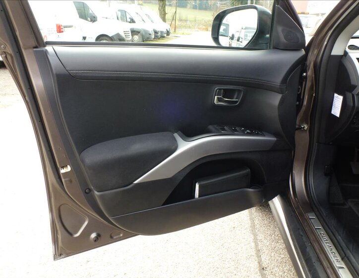 Mitsubishi Outlander Kombi 2,3 l 130 kw