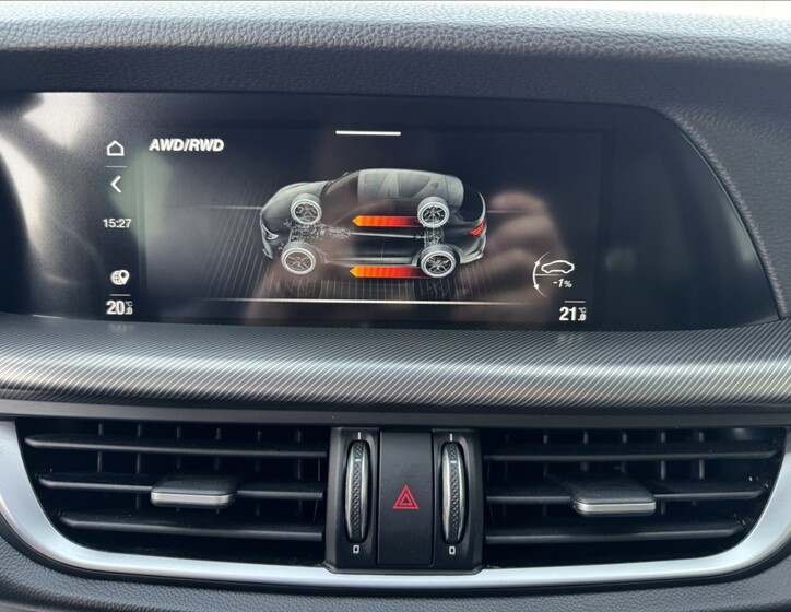 Alfa Romeo Stelvio 36