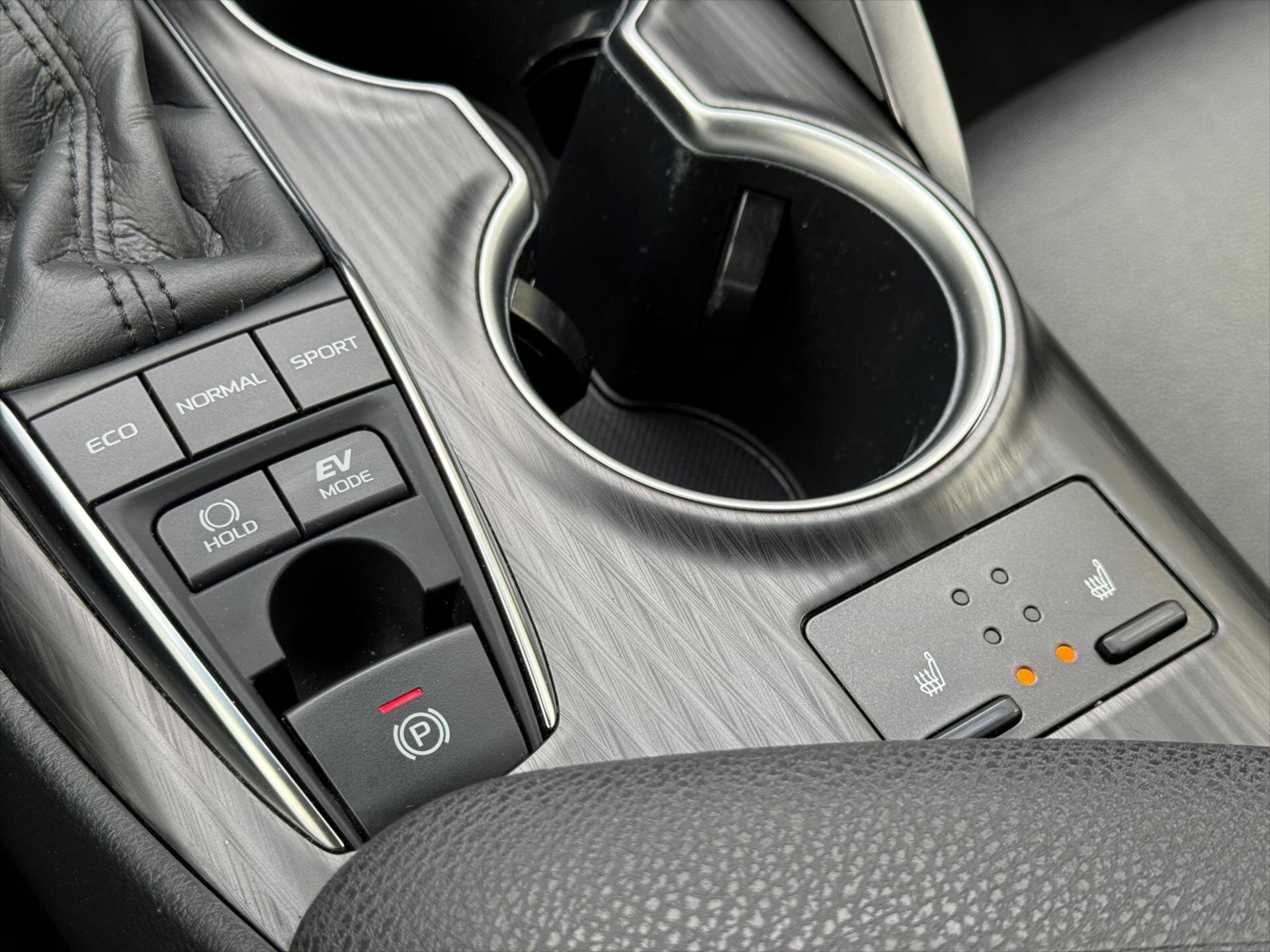 Toyota Camry Sedan / Limuzína 2,5 l 131 kw